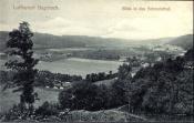 Pola uprawne i wieś Szmelta. Zdjęcie tego fragmentu doliny wykonano na wysokości młyna wodnego Riebanta. Pocztówka wydana w październiku 1901 roku