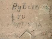 Odkryty napis na ścianie niczym prehistoryczny fresk