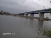 Do Annopola wjeżdża się przez ponad 600 metrowy most na Wiśle (drugi, co do długości w Polsce), 