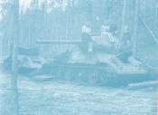 Zniszczony radziecki czołg w lesie między Zagórzem a Gdynią, 1945-1950, ze zbiorów Grzegorza Czepułkowskiego