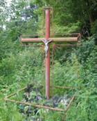 krzyż-jedyna pamiątka po cmentarzu